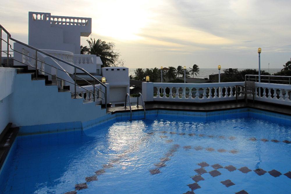 Hotel Royal Castle Negombo Exterior photo