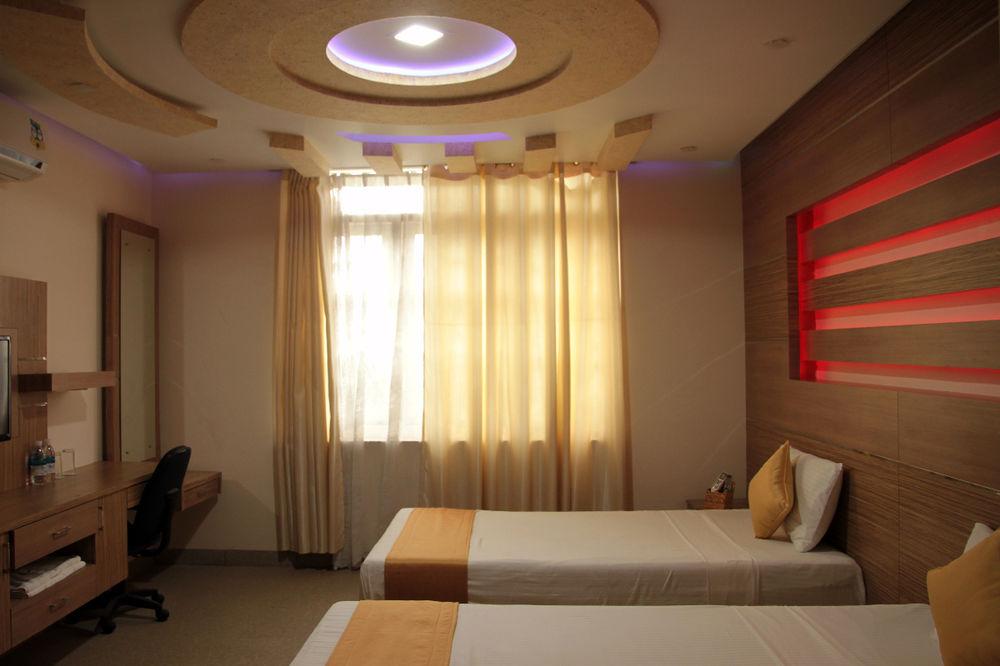 Royal Castle Hotel Negombo Exterior photo