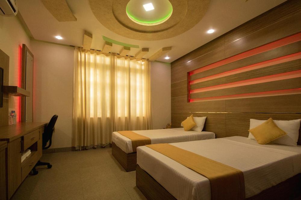 Royal Castle Hotel Negombo Exterior photo