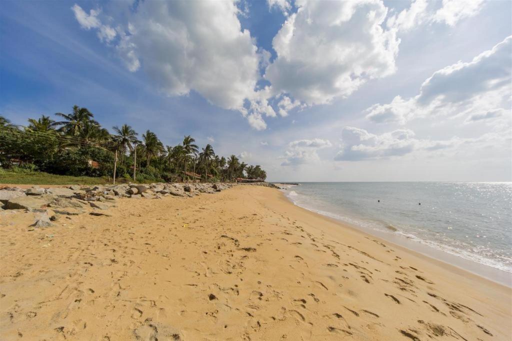 Hotel Royal Castle Negombo Exterior photo