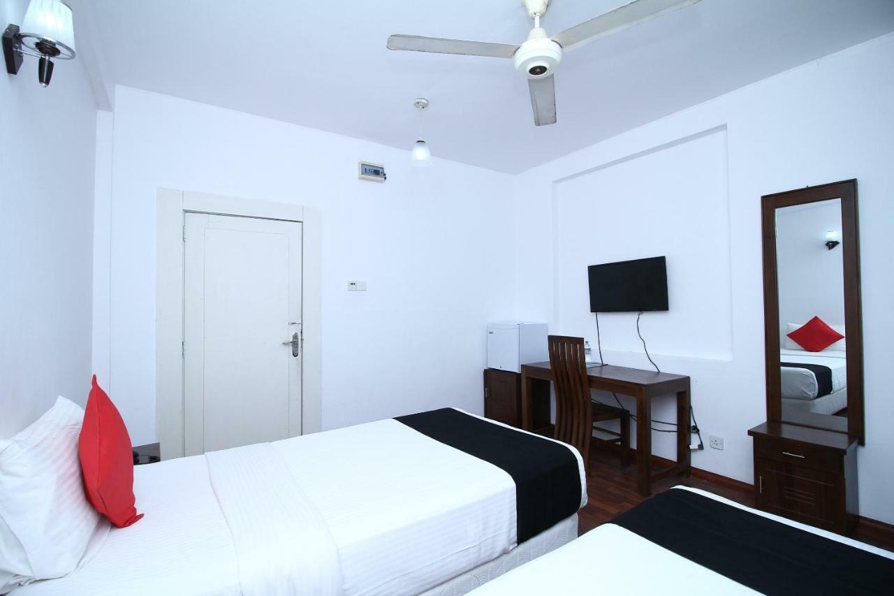 Royal Castle Hotel Negombo Exterior photo